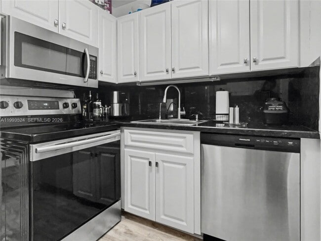 Foto del edificio - 2270 NE 68th St