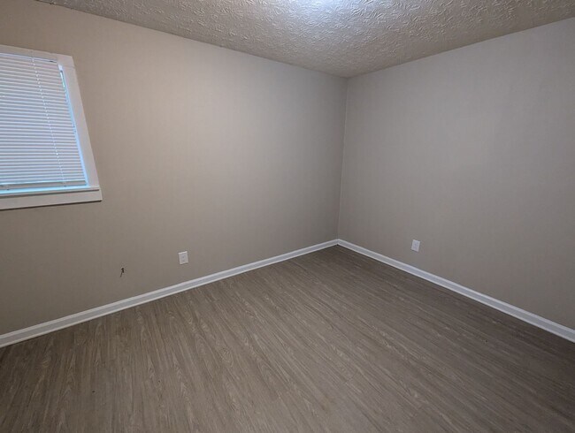 Foto del edificio - 240 Rustwood Dr