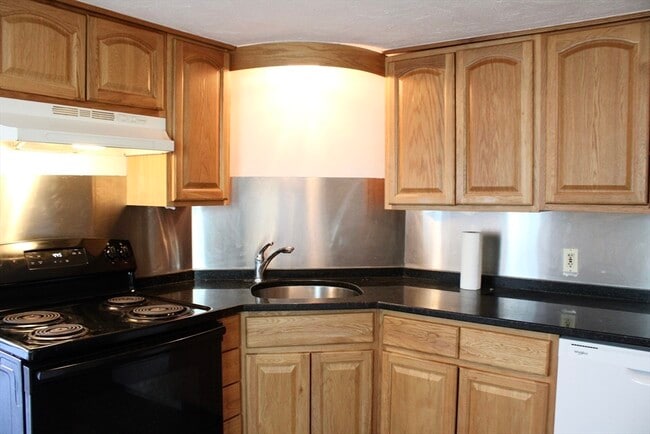 Building Photo - 20-22-22 Emerson St