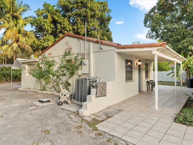 Foto del edificio - 13241 NE 3rd Ct