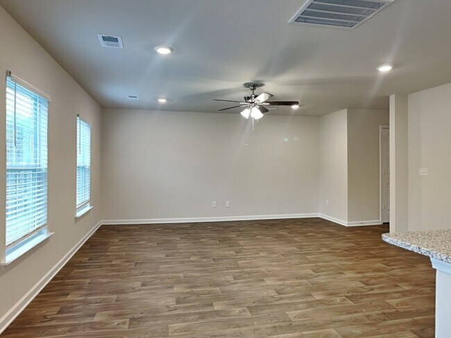 Building Photo - 456 Red Poll Wy