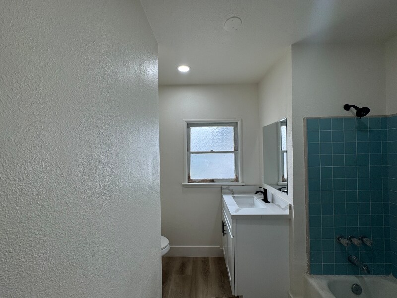 Foto del edificio - 2520 Kellogg Park Dr