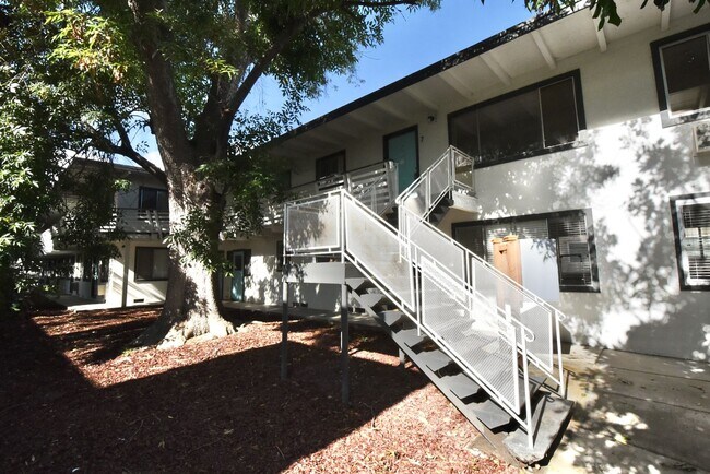 Building Photo - 6125 Whitsett Ave