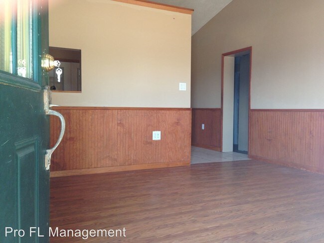 Building Photo - 3 br, 1 bath House - 872 Abbott ave