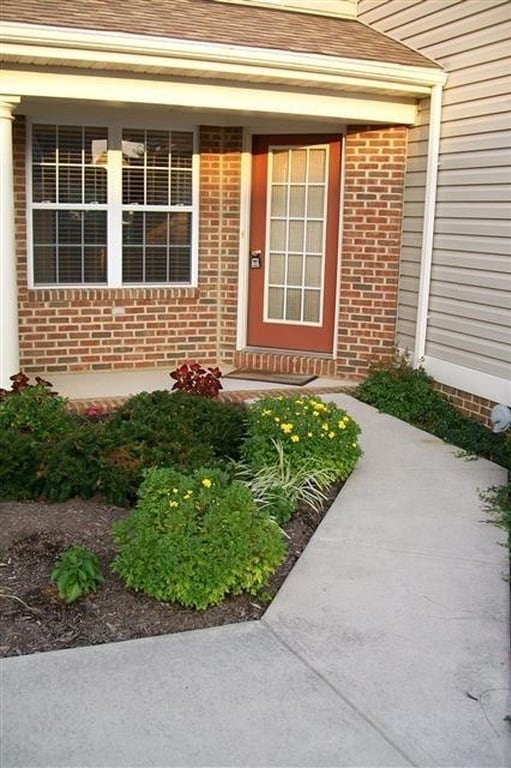Building Photo - Beautiful 3 Bedroom Townhouse