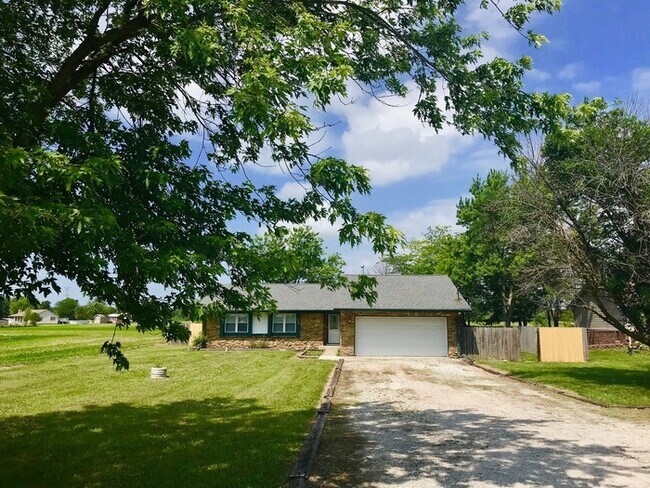 Building Photo - 3820 Five Points Rd