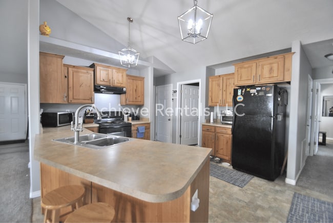 Building Photo - 2297 770 W