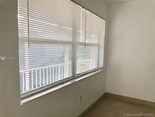 Building Photo - 9465 Abbott Ave