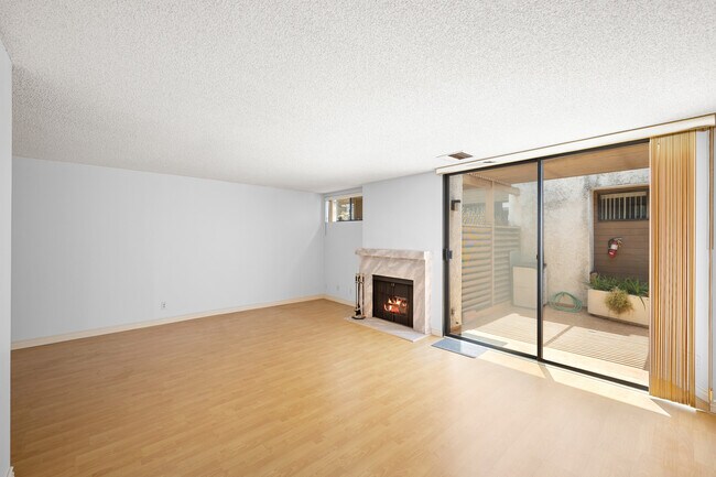 Building Photo - 714 N Howard St