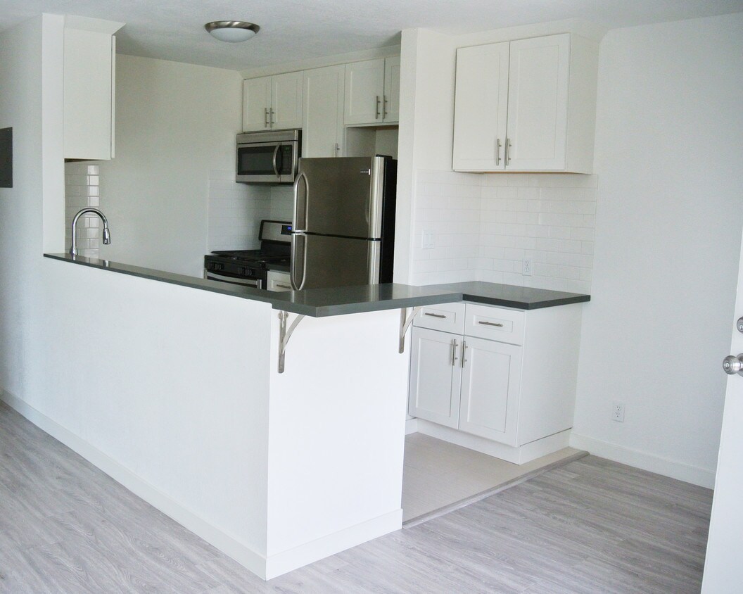 Kitchen - 441 N Virgil Ave