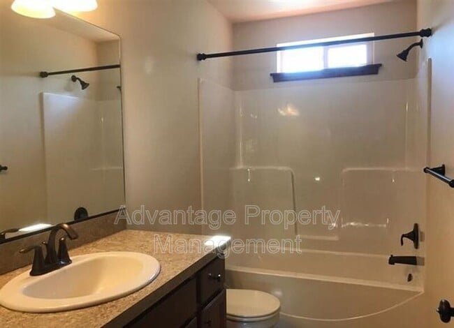 Building Photo - 1645 NW Kings Blvd