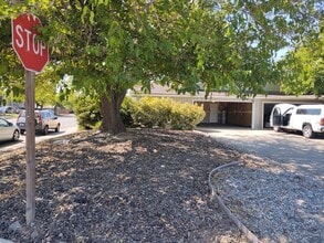 Building Photo - 10393 S White Rock Rd