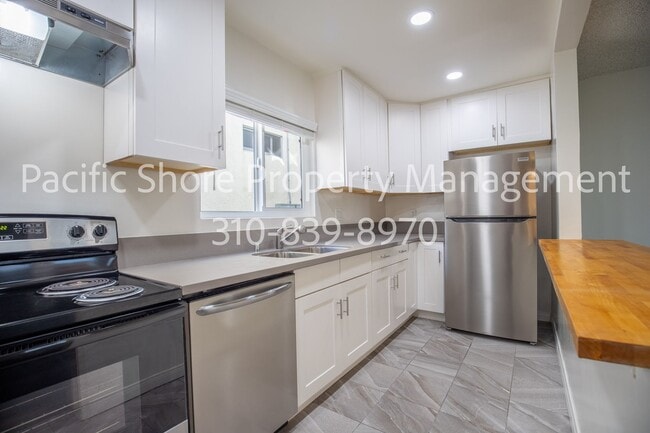 Building Photo - 24 27th Pl