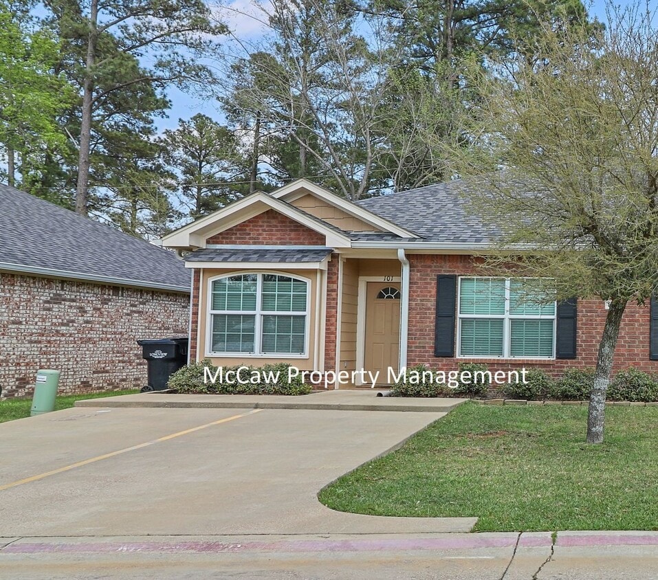 Building Photo - 1612 Stanley Drive