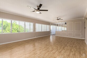 Building Photo - 353 E Thomas Rd
