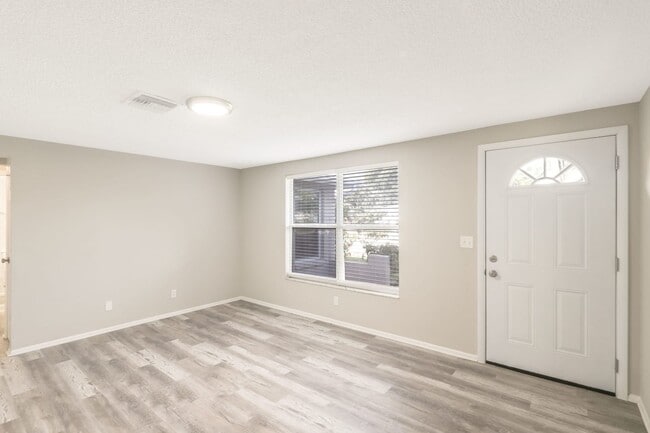 Building Photo - 9120 Crabtree Ln
