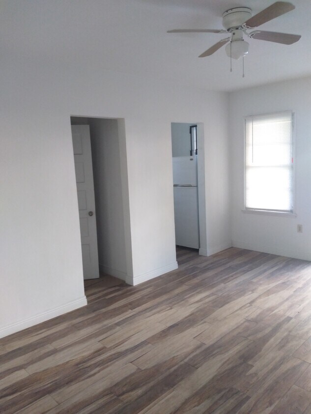 Foto principal - 411 NE 36th St