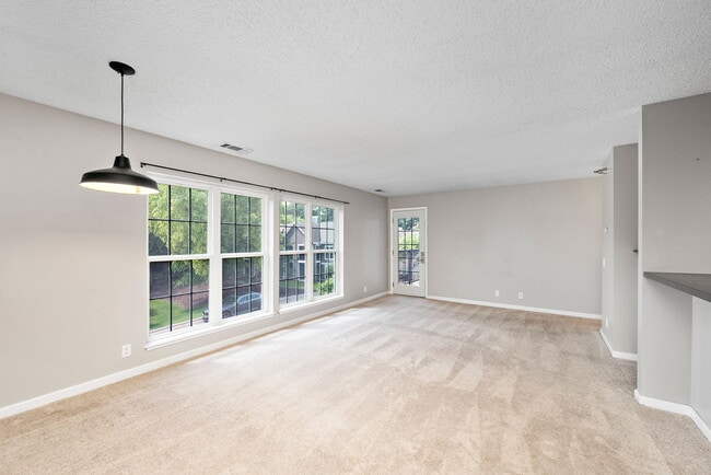 Building Photo - 6155 Chasewood Pky