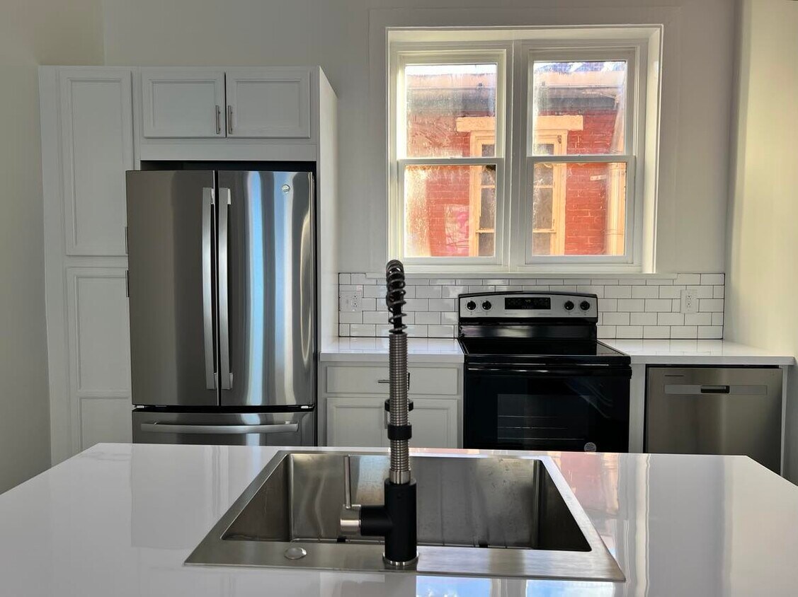 Primary Photo - 275 Cumberland St