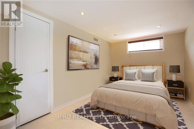 Building Photo - 529 Trudale Ct