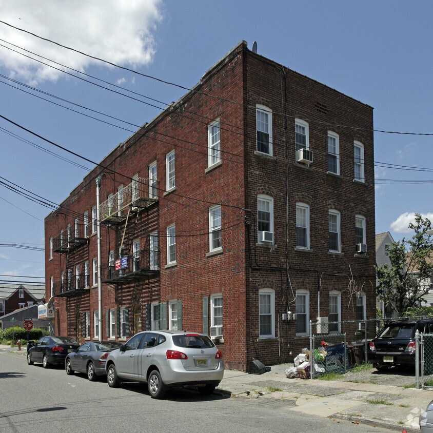 Foto del edificio - 113-115 Banta Ave