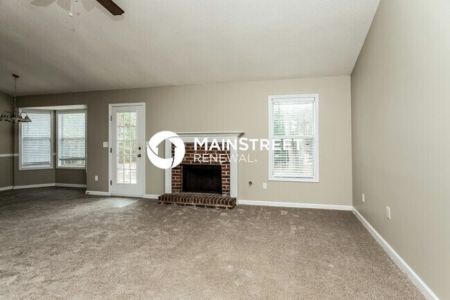 Foto del edificio - 3 Bedroom Pet-Friendly Home in Jonesboro, GA with Main Street Renewal
