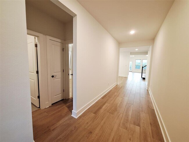 Building Photo - 1221 Brasano Pl