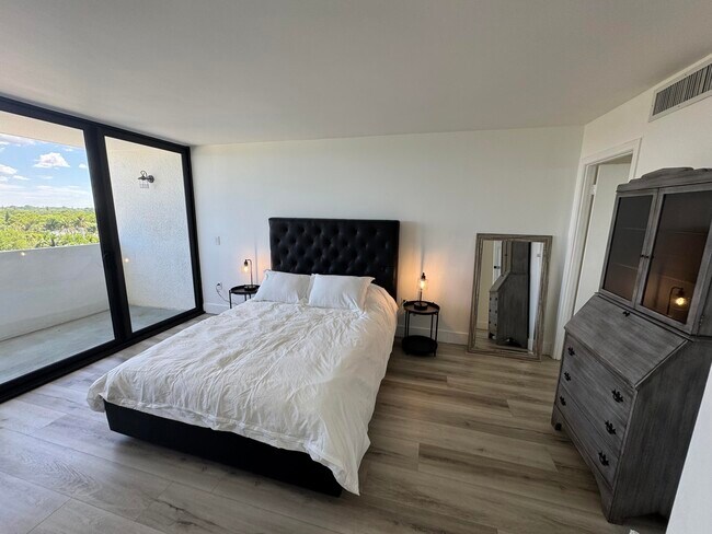 Foto del edificio - 5600 N Flagler Dr