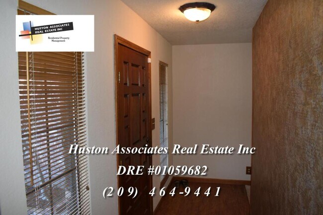 Building Photo - 430 Evergreen Dr