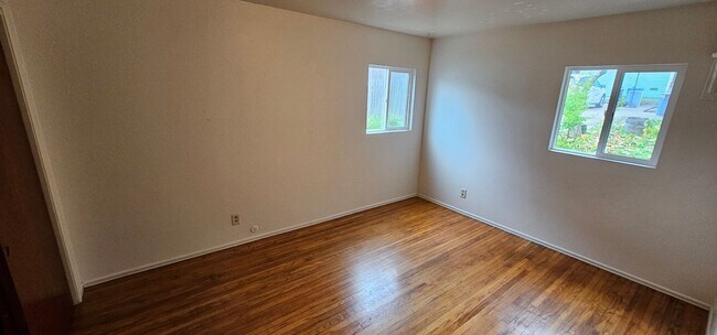 Building Photo - Walking Distance to Downtown Sebastopol