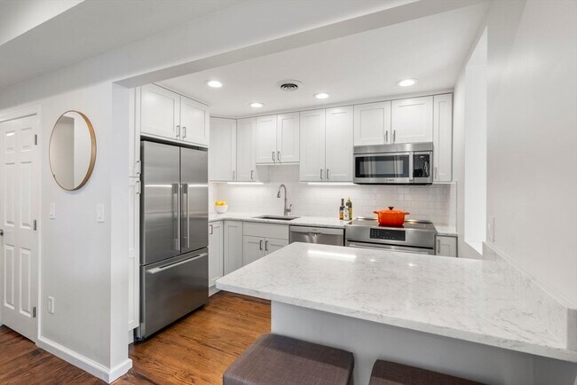 Foto del edificio - 77 Waltham St