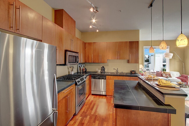 Foto del edificio - 124 Bellevue Ave E