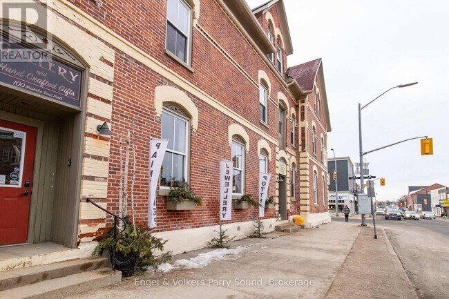 Photo du bâtiment - 100 Muskoka Rd N