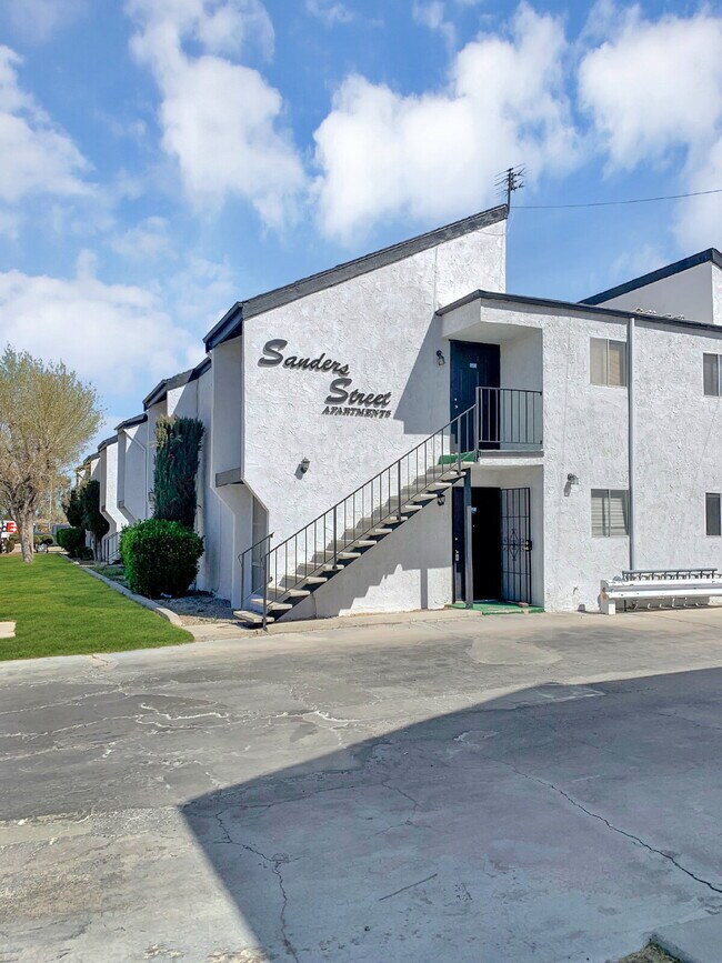 Foto del edificio - 726 N Sanders St