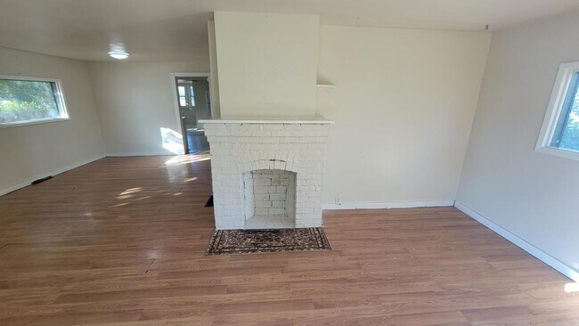 Foto del edificio - 3 Bedroom Garland Area Home