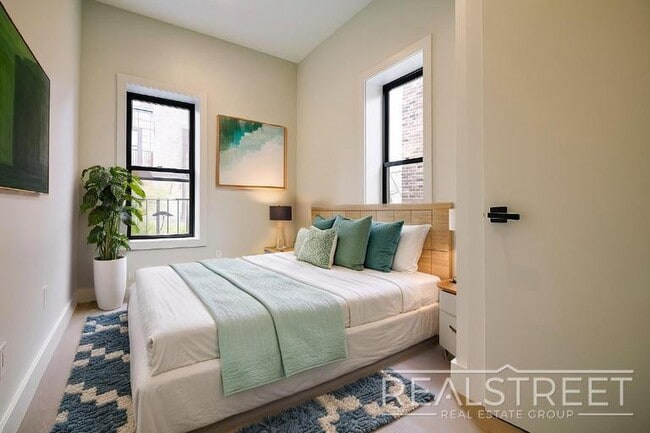 Foto del edificio - Brand New 1 Bed w Full Kitchen Amenities in Prime Crown Heights