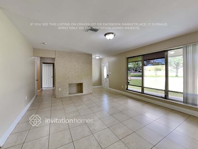 Building Photo - 2411 Utopia Dr