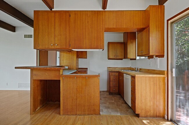 Building Photo - 1426 Avon Park Terrace
