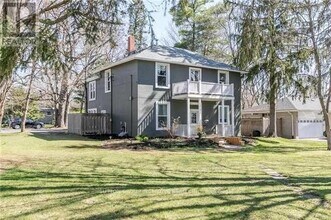 Building Photo - 322 Codrington St