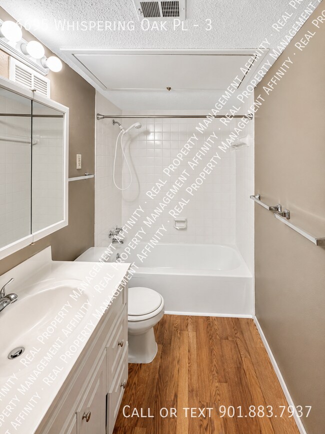 Foto del edificio - 6695 Whispering Oak Pl