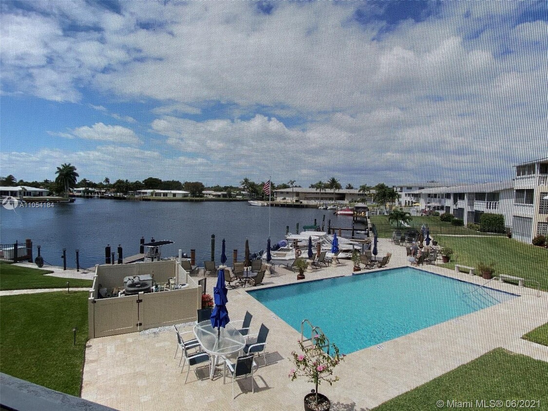 Primary Photo - 700 Pine Dr