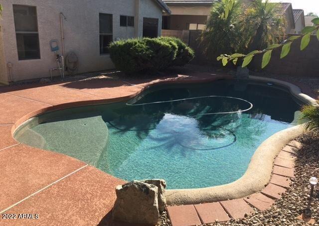 Foto principal - 670 E Kyle Dr
