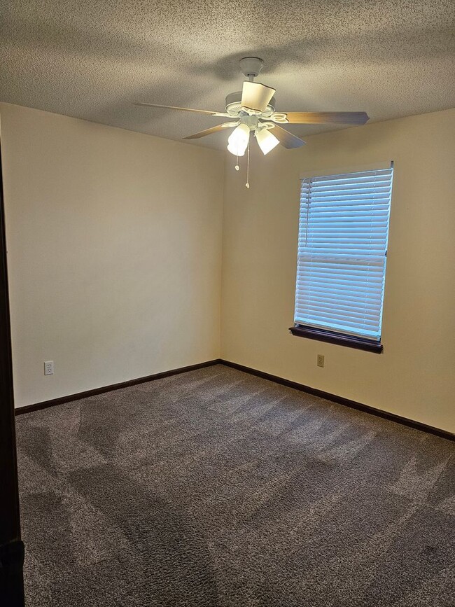 Foto del edificio - $1150 - 2/2 - Jefferson Square - Fresh Cle...