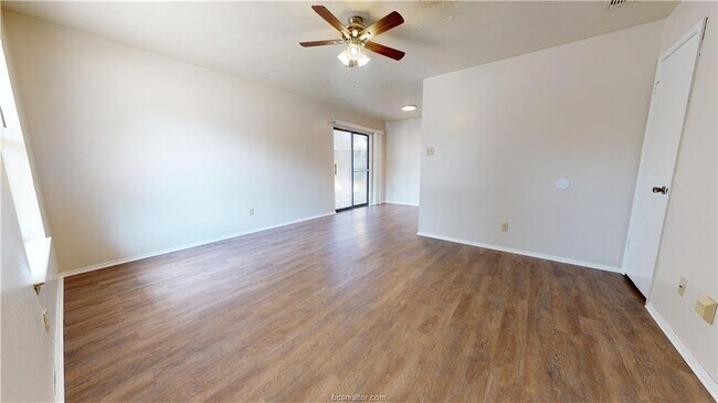 Building Photo - 1002 Verde Dr