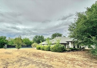 Building Photo - 16235 Red Wood Cir N