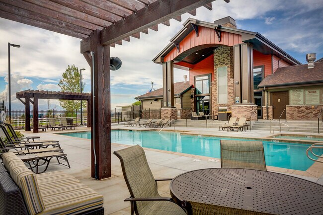 Piscina - Dry Creek Apartments