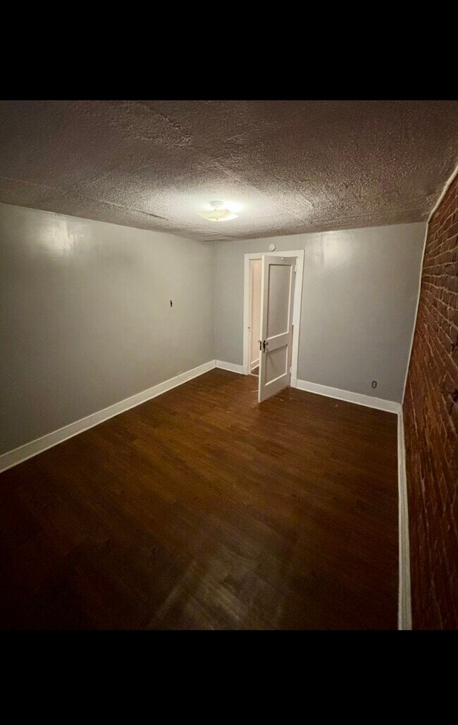 Building Photo - 223 42nd St