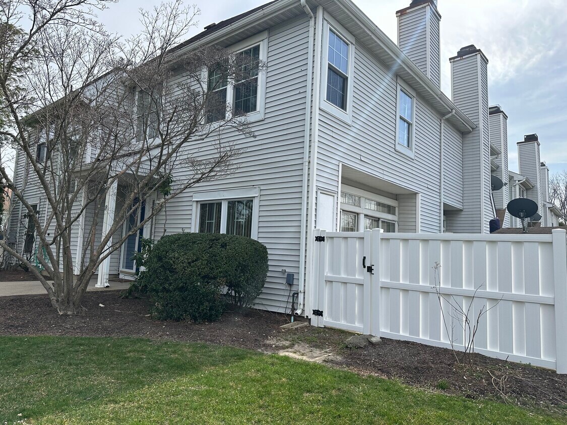 19 Gerard Pl, Parlin, NJ 08859 Townhome Rentals in Parlin NJ