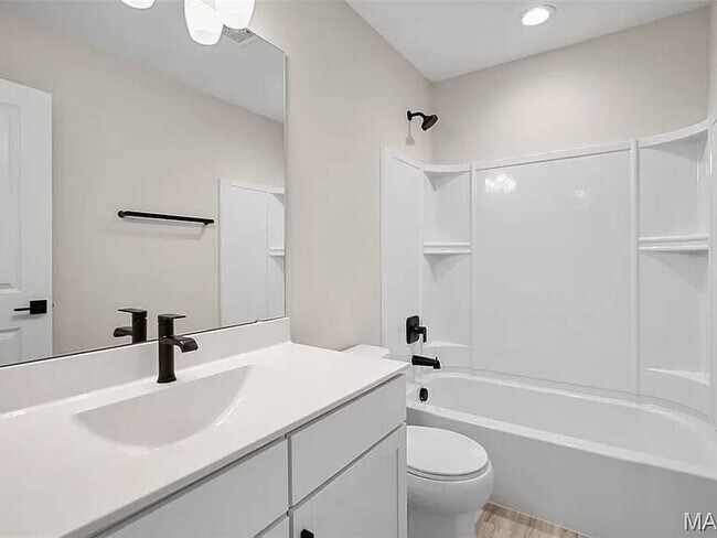 Foto del edificio - 3304 White Pine Dr