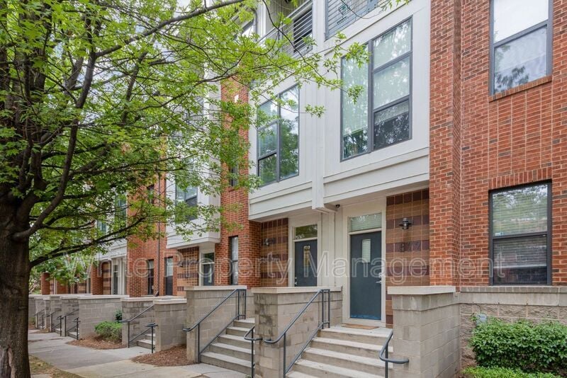 Primary Photo - 526 N McDowell St